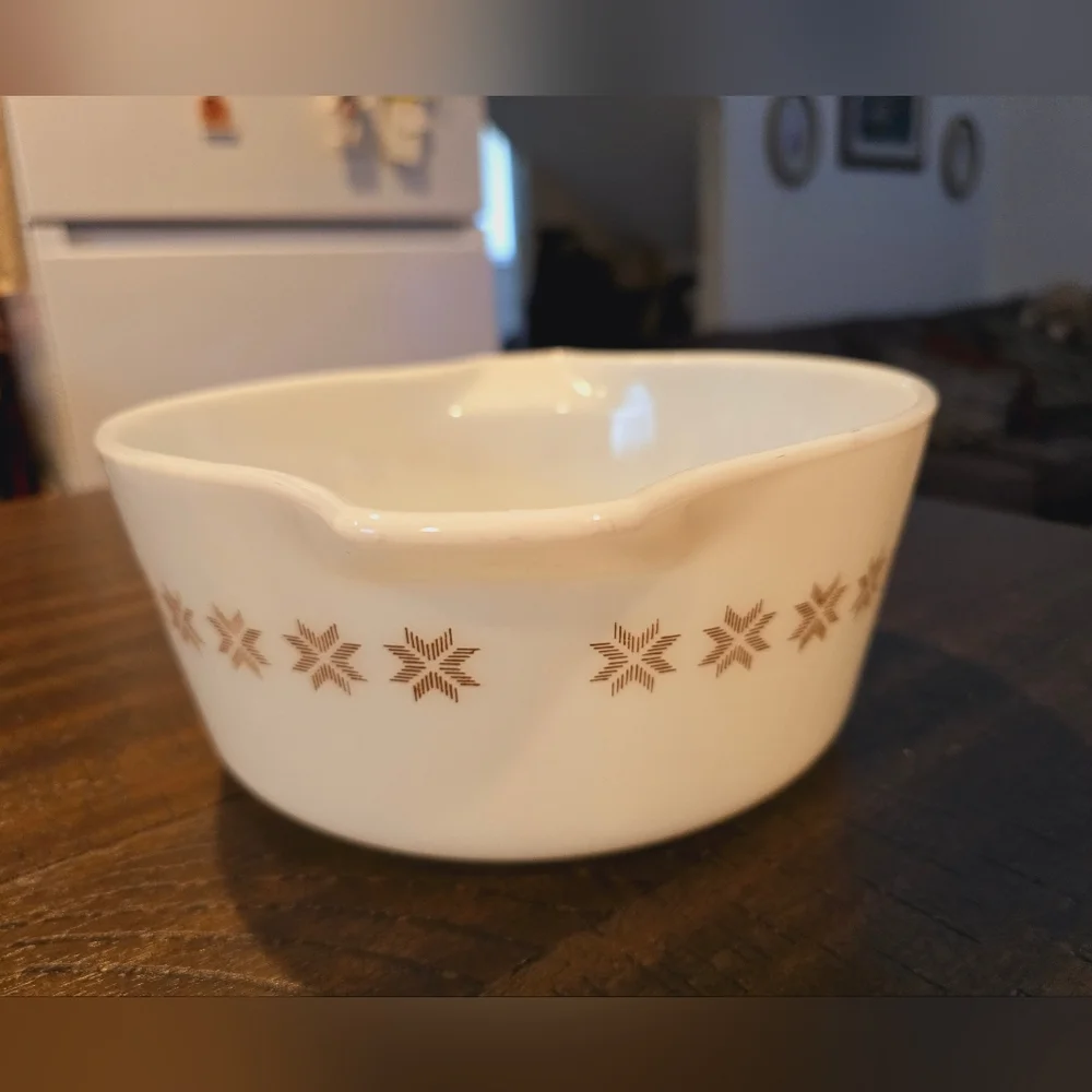 Vintage Pyrex Town and Country Casserole Dish #475-B 2 1/2. Qt